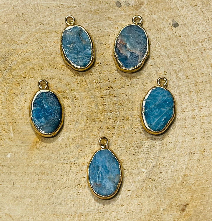 Breloque / Pendentif en Apatite et cœur - Les bijoux de Théa