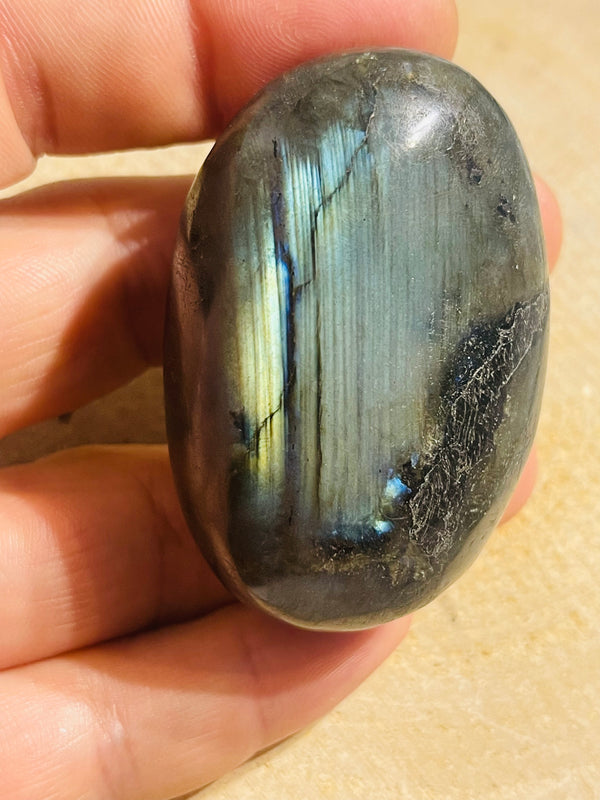 Gros Galet / pierre roulée en Labradorite (2) - les bijoux de Thea 