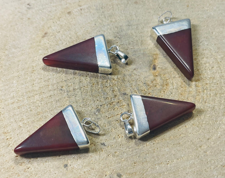 Pendentif Triangle en Cornaline - les bijoux de Thea 