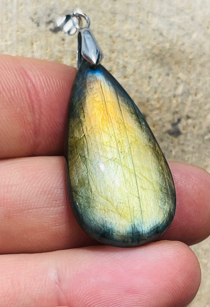 Pendentif en Labradorite (2) - les bijoux de Thea 