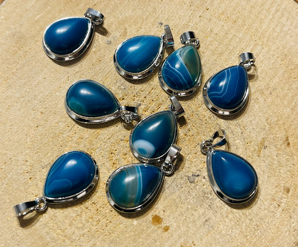 Pendentif en Agate bleue en goutte d’eau - les bijoux de Thea 