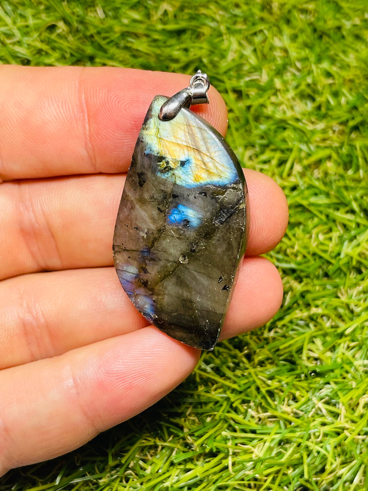 Labradorite cabochon au choix - les bijoux de Thea 