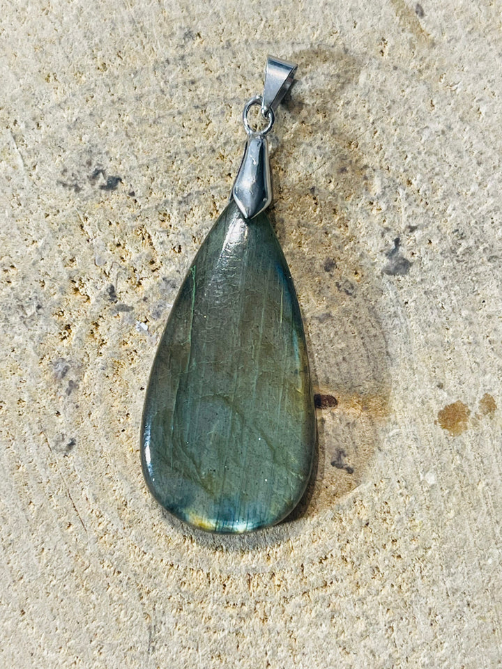 Pendentif en Labradorite (2) - les bijoux de Thea 