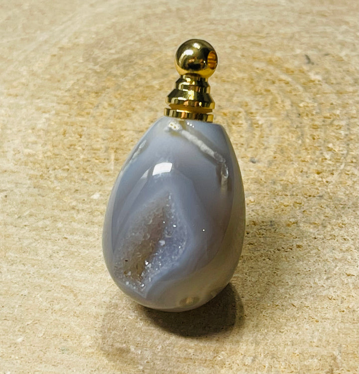 Magnifique Pendentif Bouteille de parfum en Agate druzy - Les bijoux de Théa