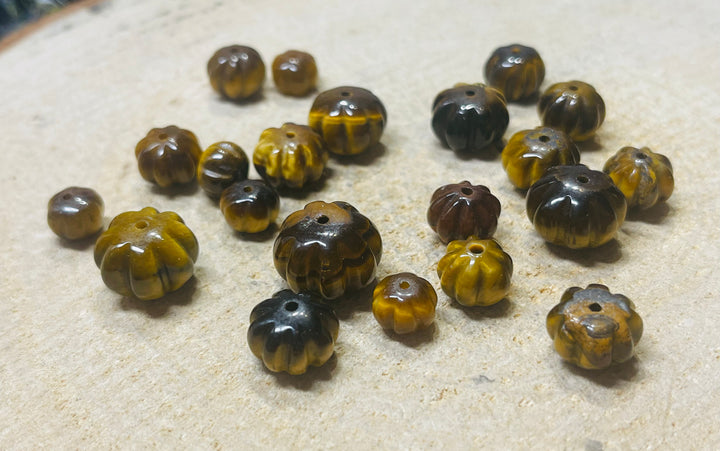 Lot de 5 Perles naturelles en Oeil de Tigre en forme de citrouille - les bijoux de Thea 