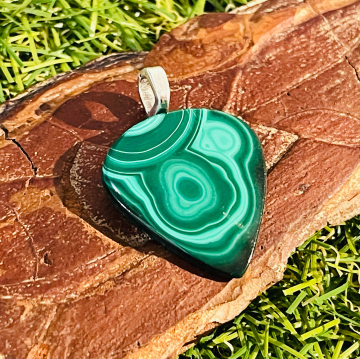 Pendentif serti d'une Malachite - Les bijoux de Théa