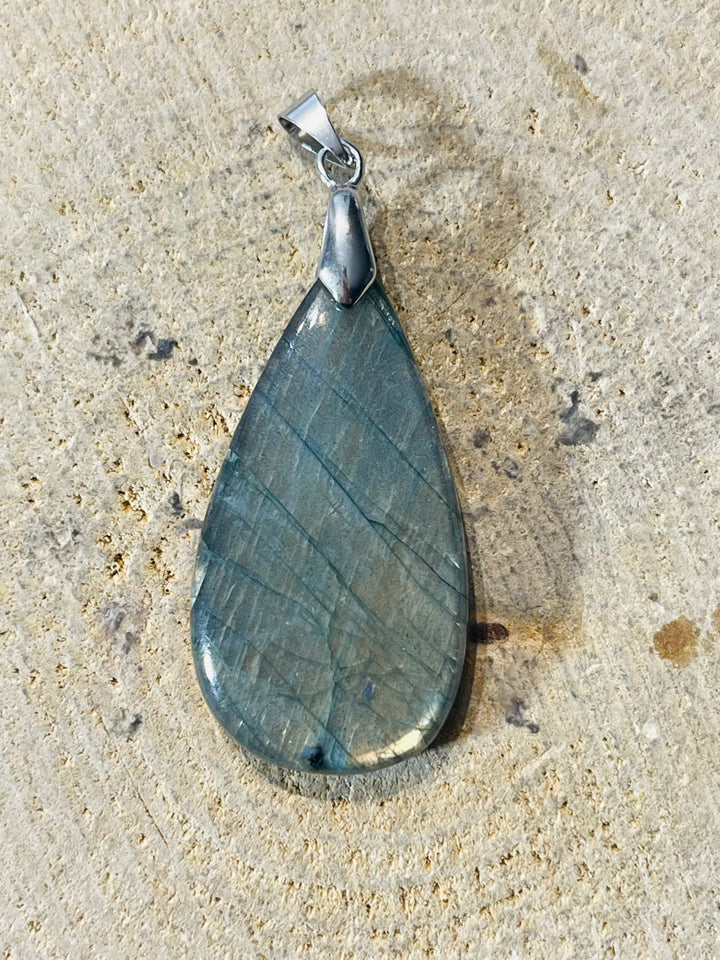 Pendentif en Labradorite (1) - les bijoux de Thea 