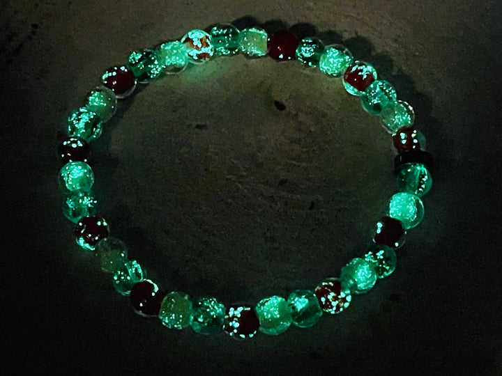 Bracelet en perles Lumineuses 8 mm vert jaune rouge - les bijoux de Thea 