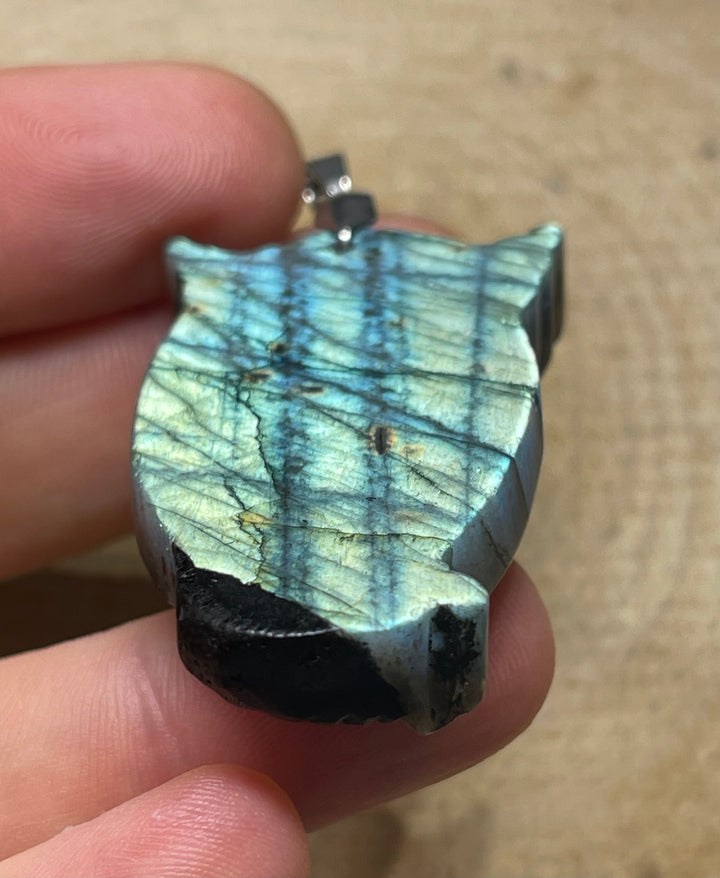 Gros Pendentif en Labradorite en forme d’ange (1) - les bijoux de Thea 