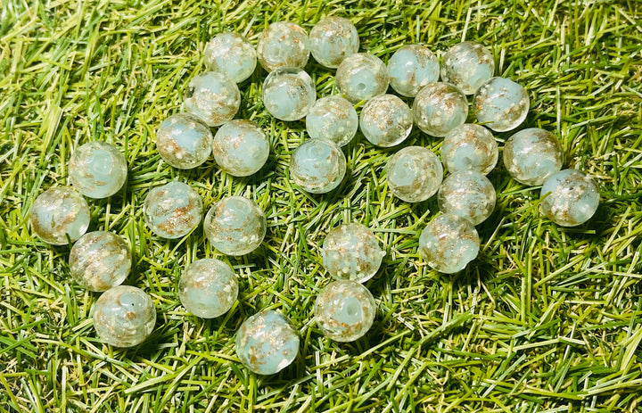 Perles en verre Hotaru d’Okinawa bleu crème et paillettes dorées en 12 mm pour bracelet - les bijoux de Thea 