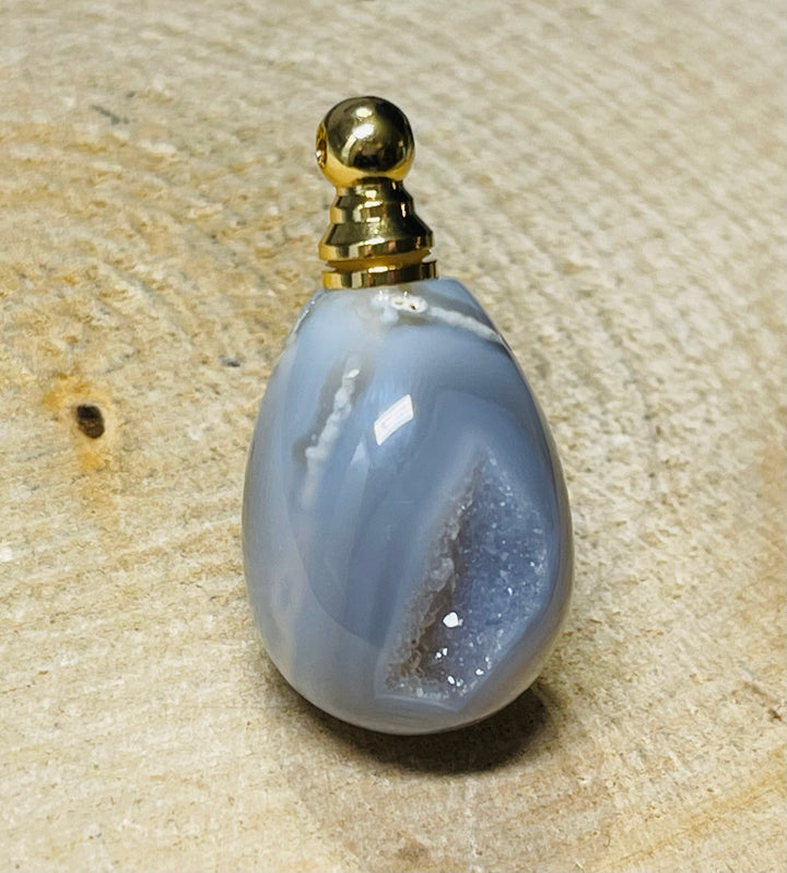 Magnifique Pendentif Bouteille de parfum en Agate druzy - Les bijoux de Théa