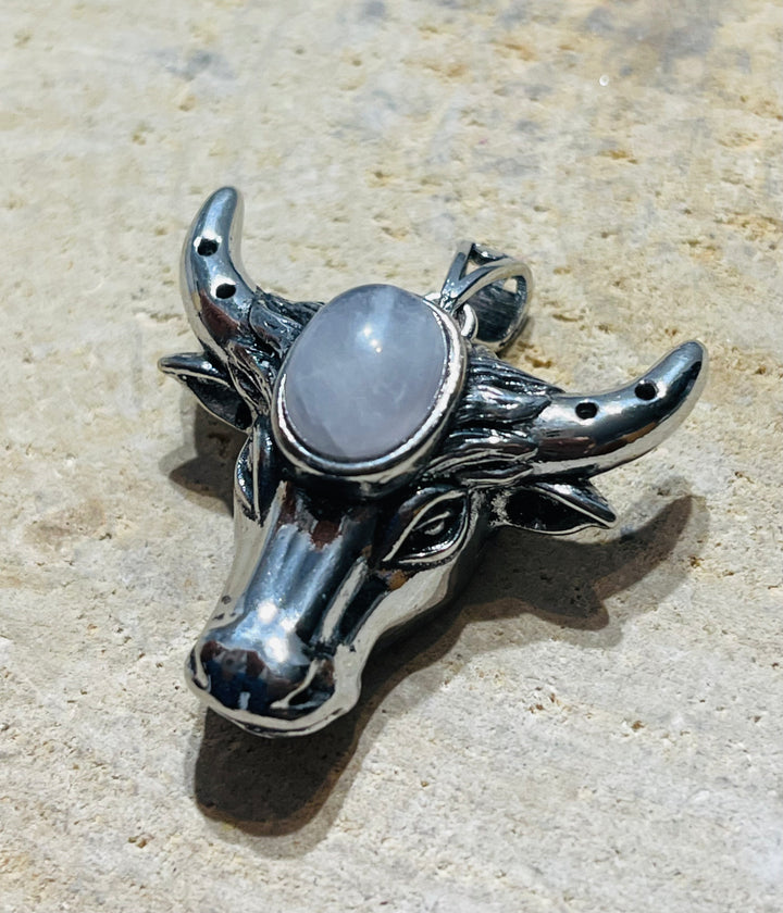 Pendentif tête de taureau en Quartz rose - les bijoux de Thea 