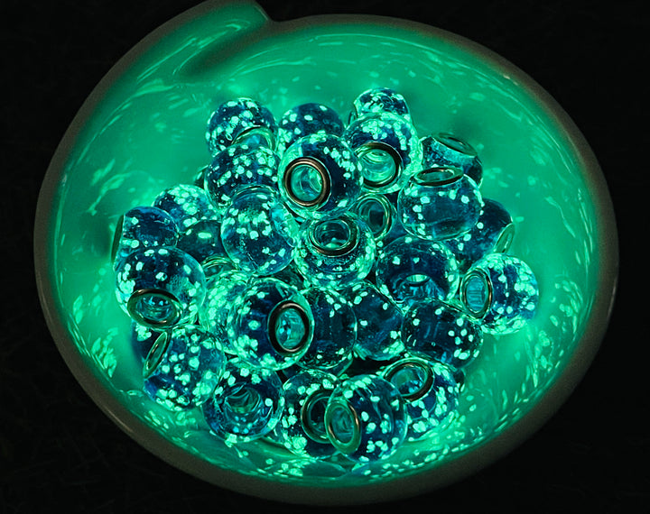 Lot de Charms / Perles Lumineuses en verre bleu pour bracelet - les bijoux de Thea 