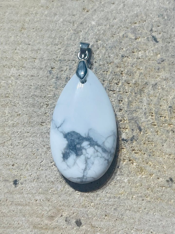 Pendentif en Howlite au choix - les bijoux de Thea 