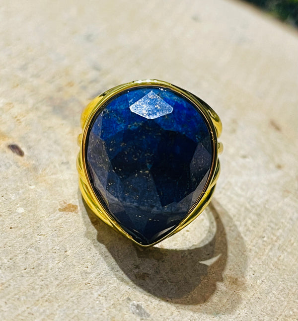 Bague dorée sertie en Lapis-lazuli, taille réglable - les bijoux de Thea