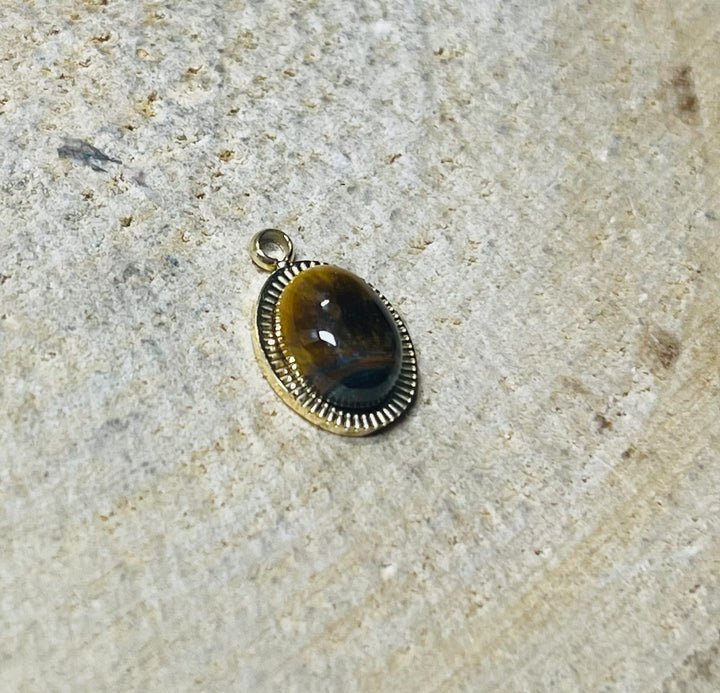 Pendentif en Oeil de tigre ovale - les bijoux de Thea 