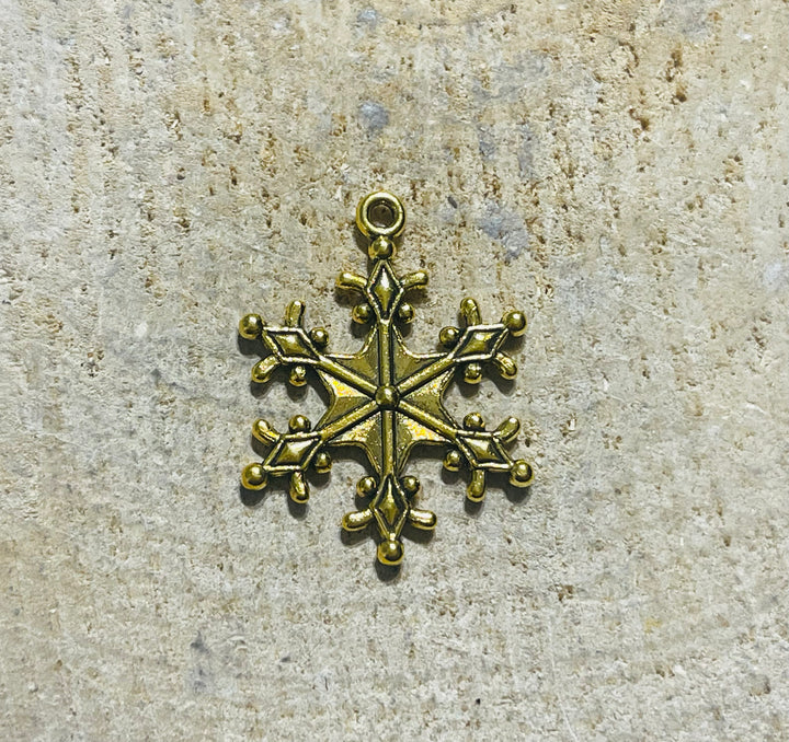 Lot de 5 Pendentifs / Breloques Flocon de neige doré - les bijoux de Thea 