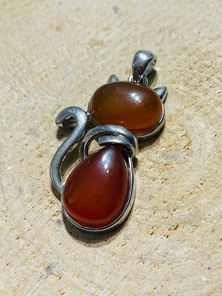 Pendentif Cornaline cabochon en forme de chat - les bijoux de Thea 