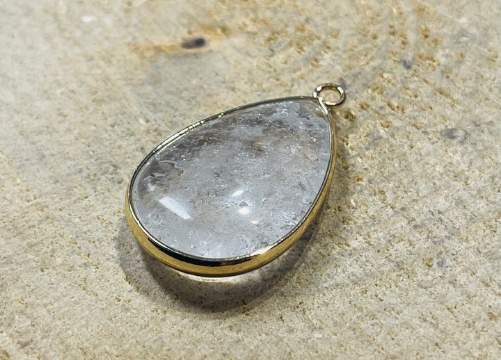 Pendentif / Breloque en Cristal de roche en forme de goutte d’eau - les bijoux de Thea 