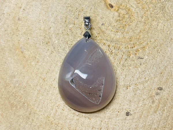 Pendentif serti d’une Agate druzy (2) - Les bijoux de Théa