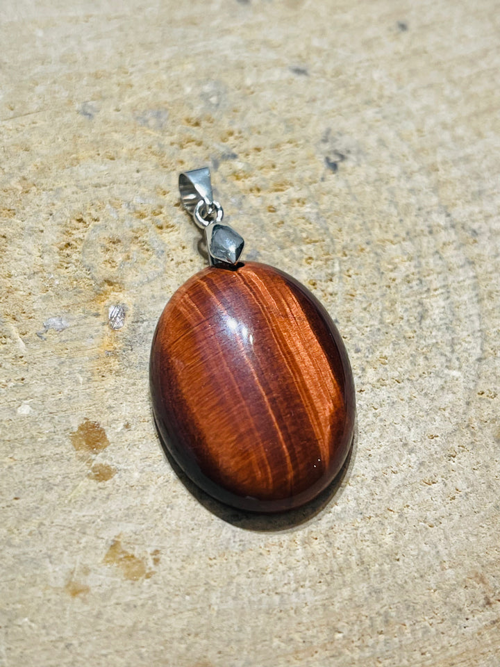 Pendentif en Oeil de Taureau cabochon - les bijoux de Thea 