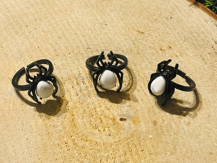 Bague Araignée en Howlite, Taille 53-59 (réglable) - les bijoux de Thea 
