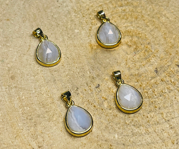 Collier vintage avec pendentif en pierre naturelle 💎 (D'occasion) à Collier vintage avec pendentif en pierre naturelle 💎 (D'occasion) à