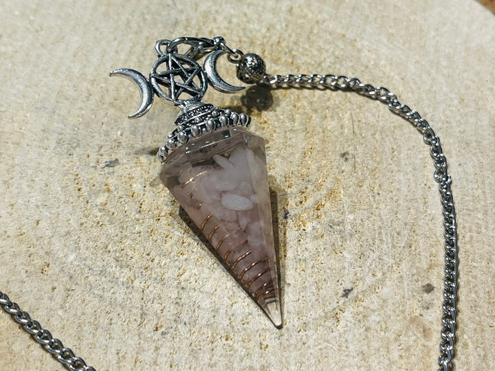 Pendentif / Pendule en Quartz rose avec chaîne - les bijoux de Thea 