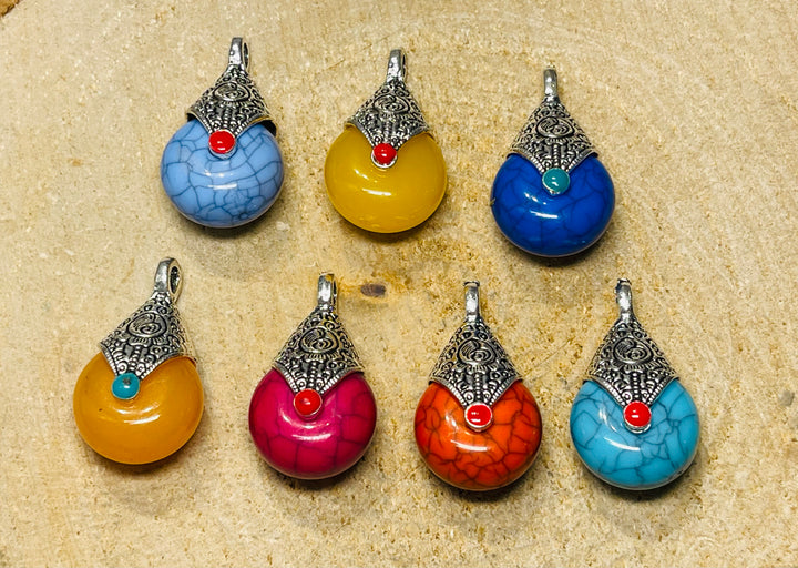 Lot de 3 Breloques / Pendentifs tibétain en forme de larme - les bijoux de thea 