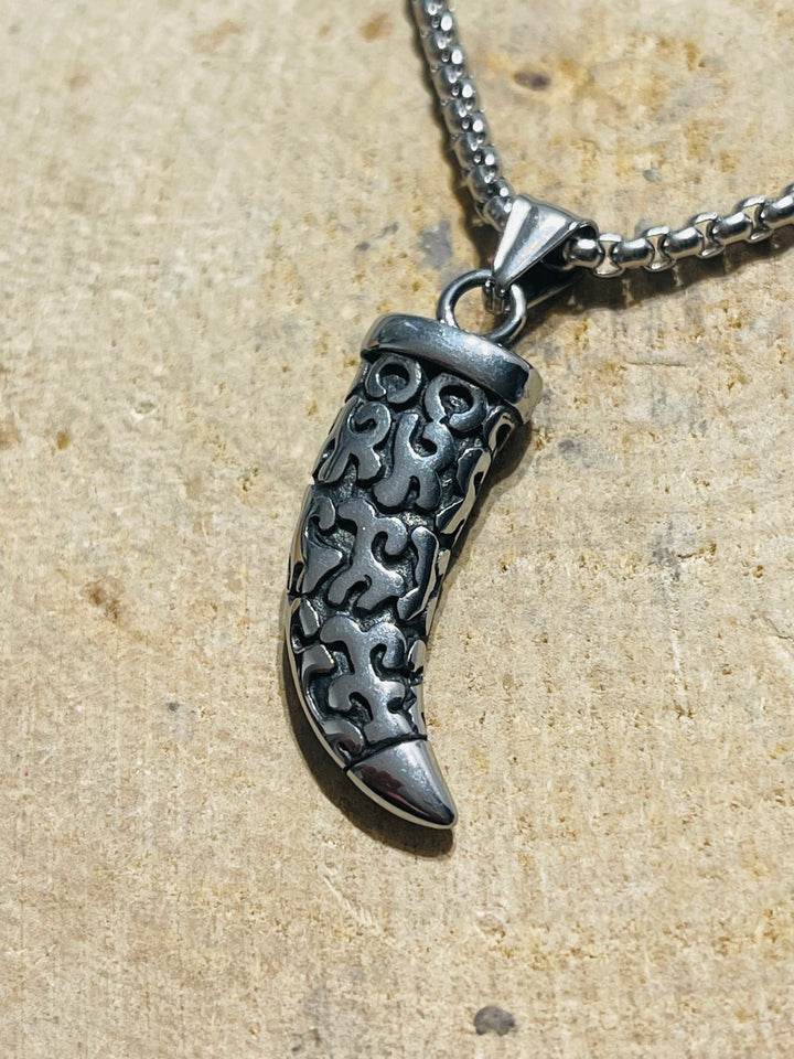 Pendentif Dent de loup en acier inoxydable et sa chaine - les bijoux de Thea 