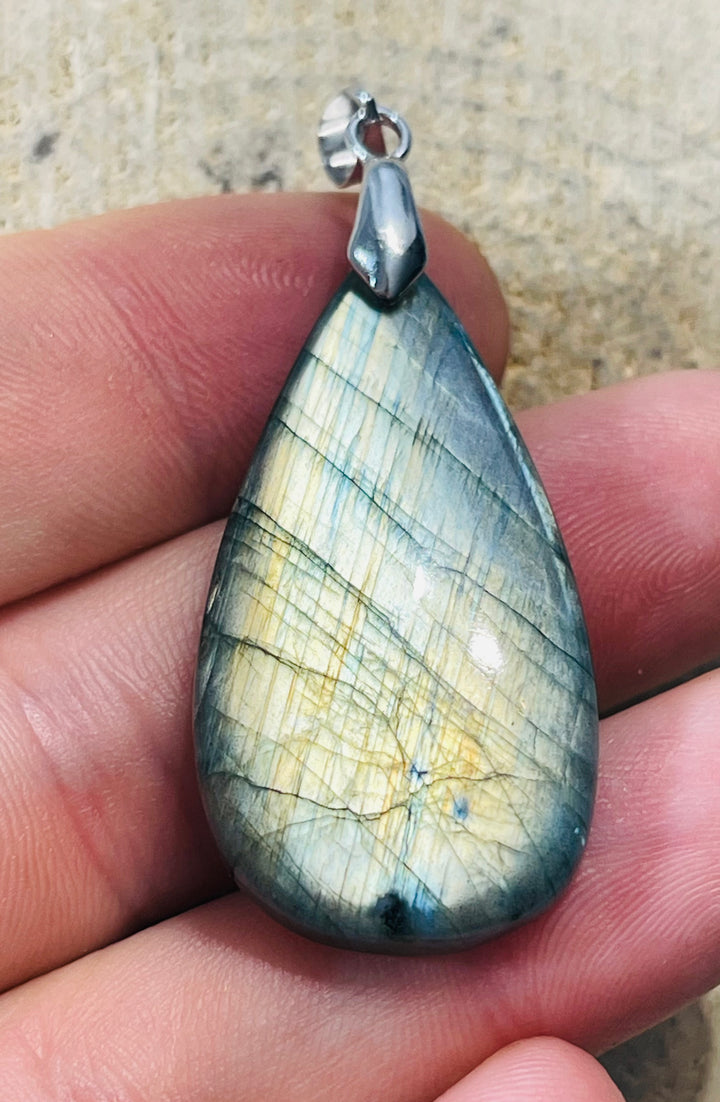 Pendentif en Labradorite (1) - les bijoux de Thea 