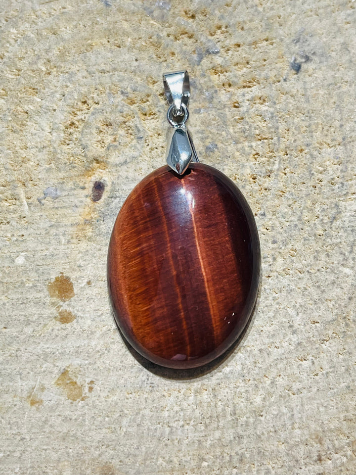 Pendentif en Oeil de Taureau cabochon - les bijoux de Thea