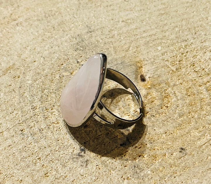 Bague sertie d’une Quartz rose, taille réglable - les bijoux de Thea 