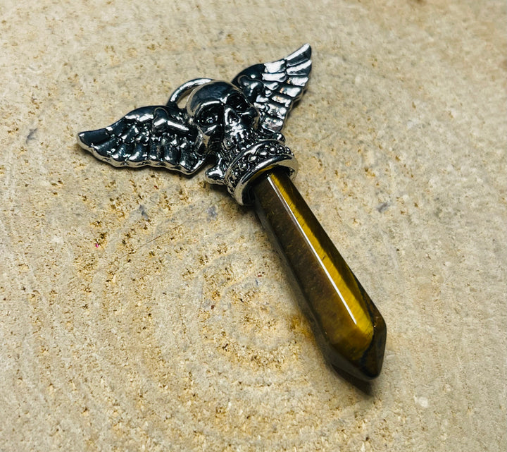 Pendentif tête de mort ailes skull en Oeil de tigre - les bijoux de Thea 