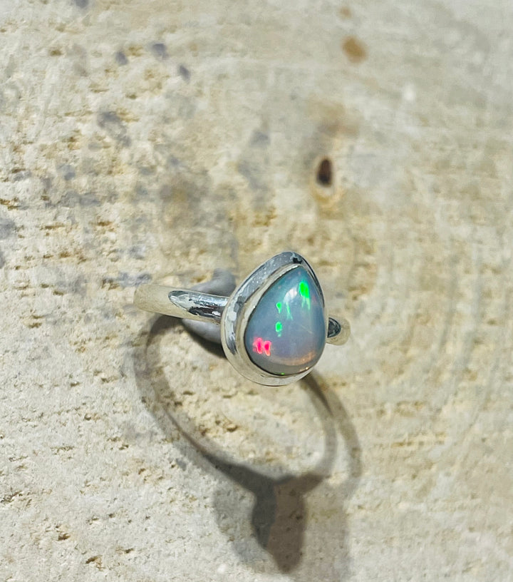Bague en Argent 925 sertie d'une Opale Welo d’Ethiopie, Taille 56 - les bijoux de Thea 