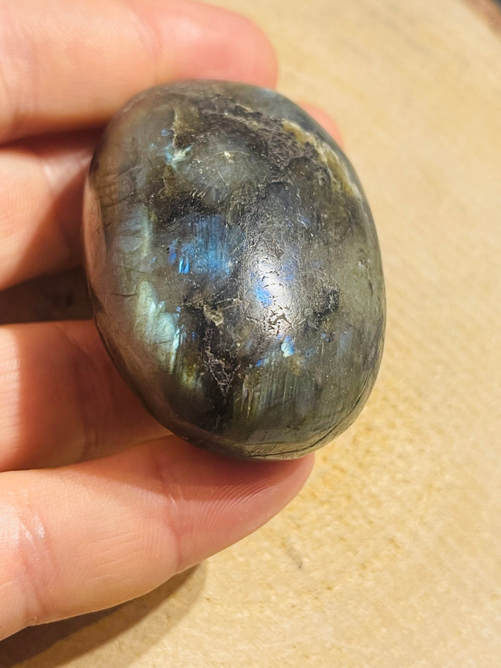 Gros Galet / pierre roulée en Labradorite (2) - les bijoux de Thea 