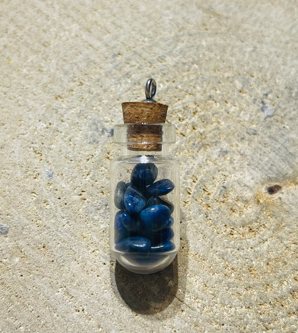 Fiole remplie de pépites en pierre naturelle Lapis-lazuli - les bijoux de Thea