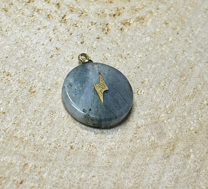 Pendentif / Breloque en Labradorite et éclair doré - Les bijoux de Théa