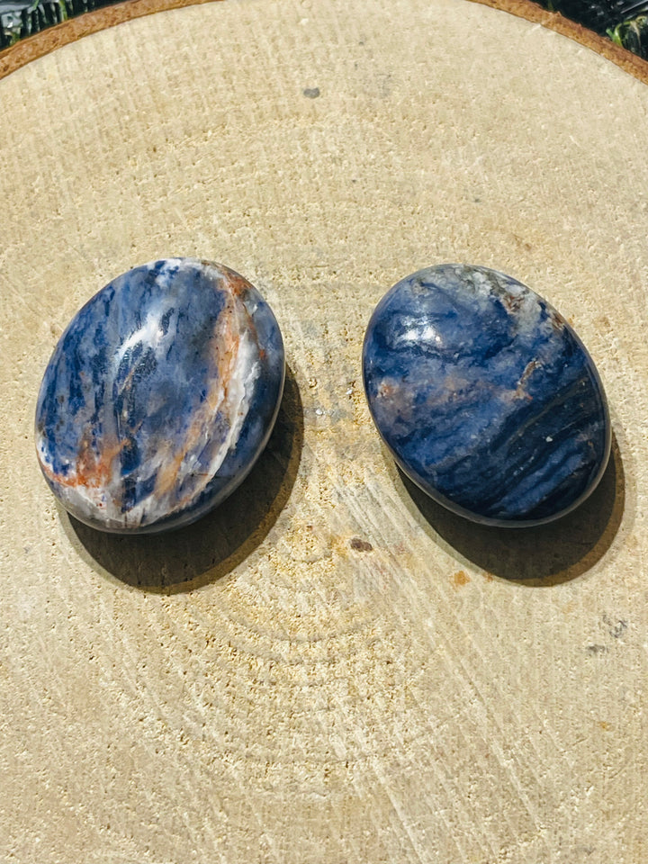 Galet en Sodalite - les bijoux de Thea 