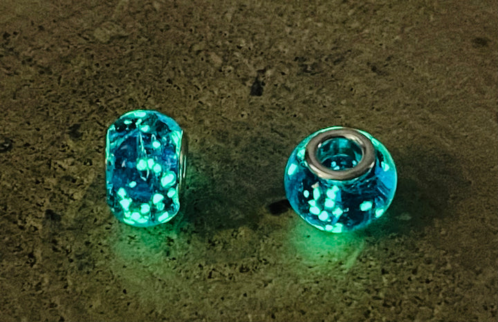 Lot de Charms / Perles Lumineuses en verre bleu pour bracelet - les bijoux de Thea 