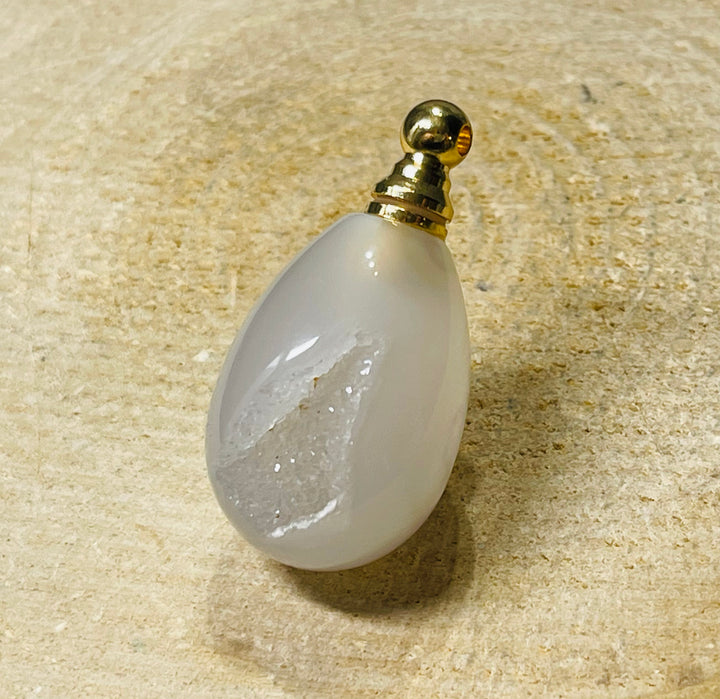 Magnifique Pendentif Bouteille de parfum en Agate druzy (1) - Les bijoux de Théa