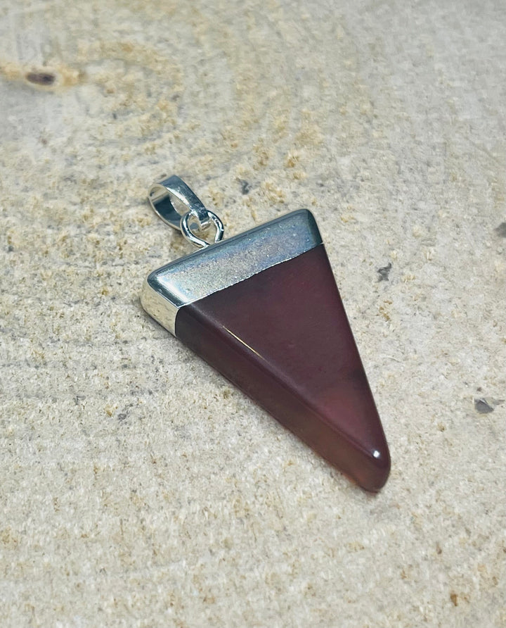 Pendentif Triangle en Cornaline - les bijoux de Thea 