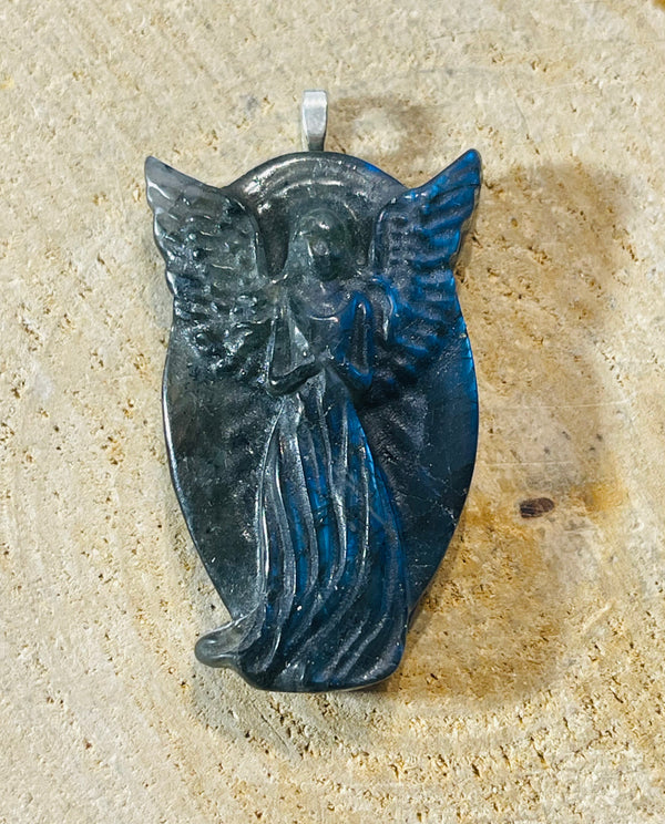 Pendentif en Labradorite en forme d’ange (1) - les bijoux de Thea 