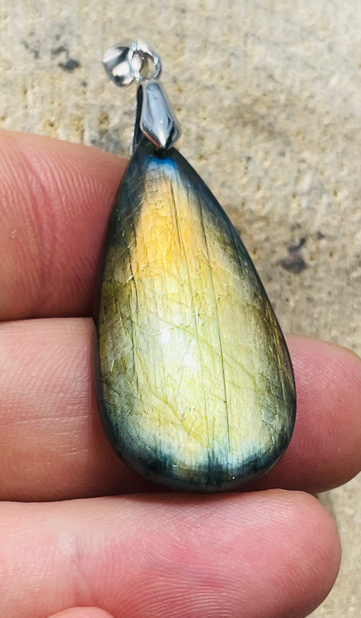 Pendentif en Labradorite (2) - les bijoux de Thea 