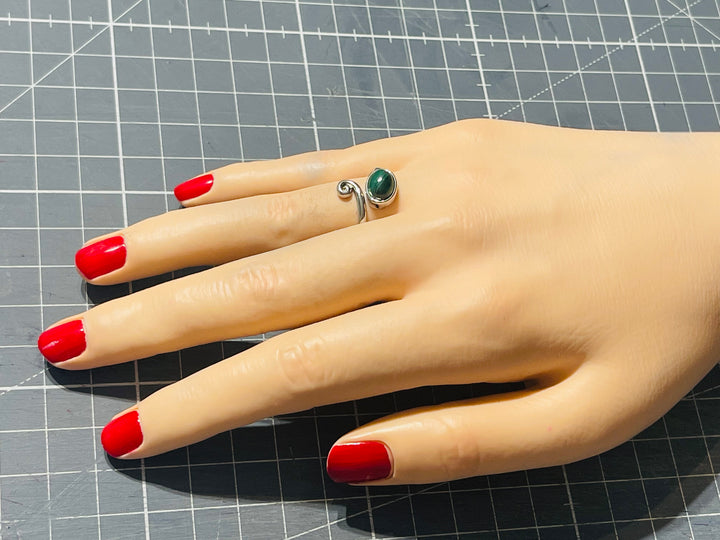 Bague en Malachite ovale, Taille réglable - les bijoux de Thea