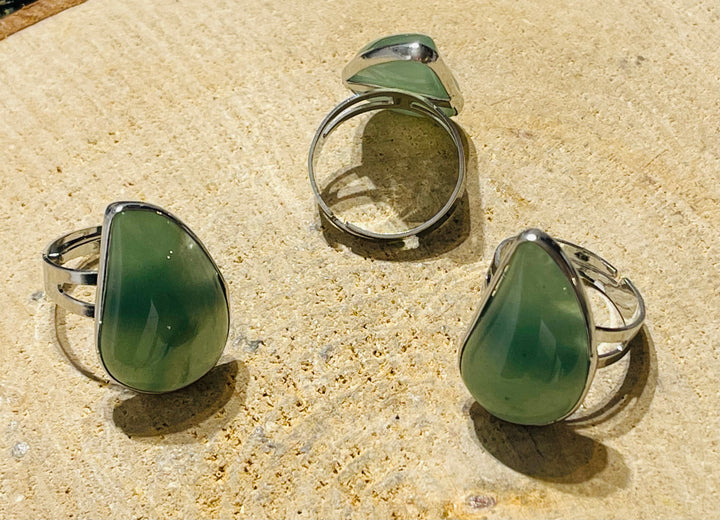 Bague sertie d’une Aventurine verte, taille réglable - les bijoux de Thea 