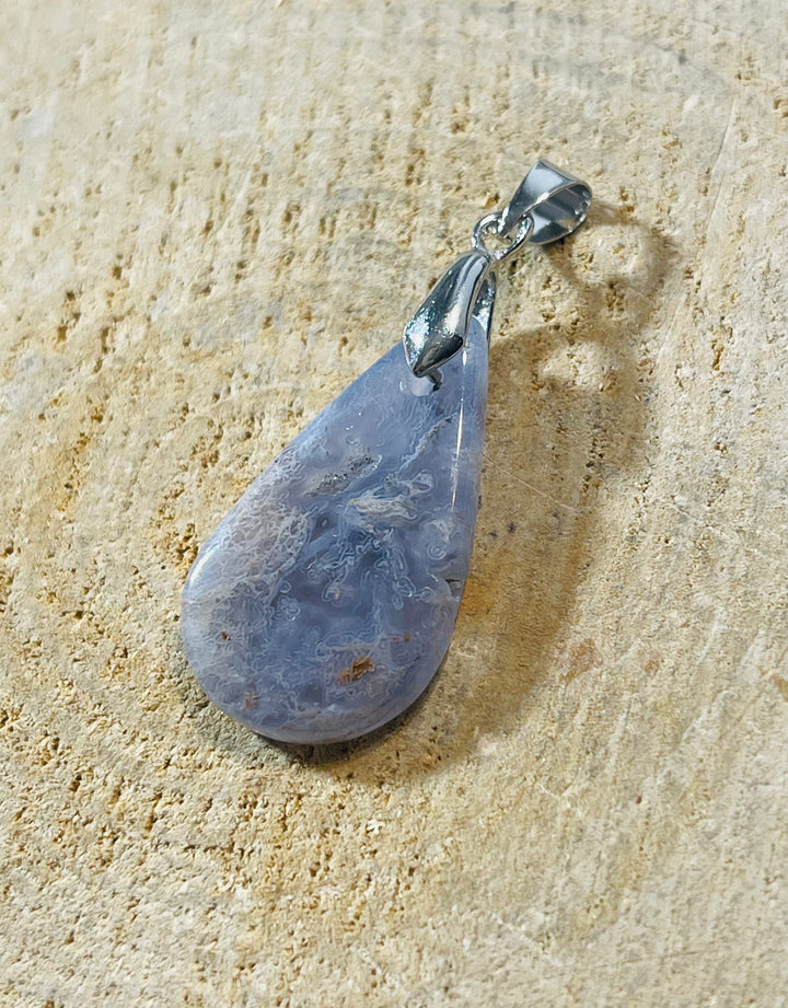 Pendentif en Calcédoine en forme de goutte - les bijoux de Thea 