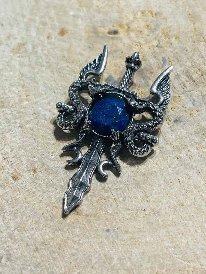 Pendentif épée dragons serti d'un Lapis lazuli - les bijoux de Thea 