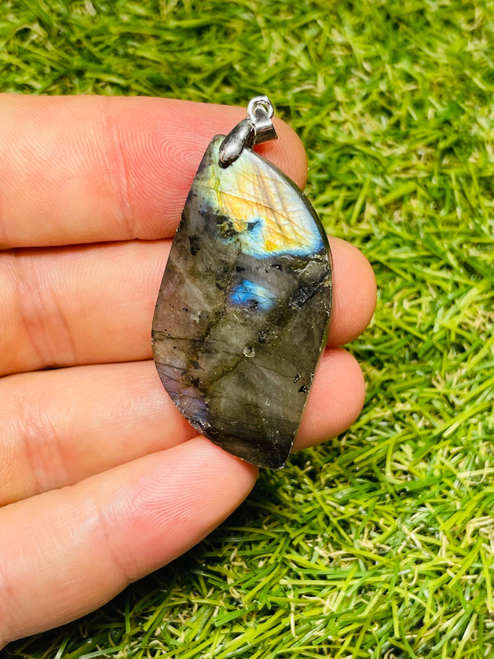 Labradorite cabochon au choix - les bijoux de Thea 