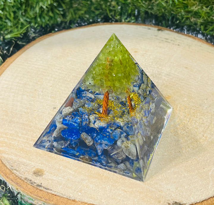 Orgonite avec Lapis lazuli et arbre en Peridot (24) - les bijoux de Thea 